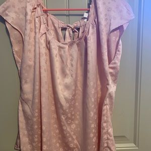 Women’s pink sleeveless blouse. Size XL with tags still on.